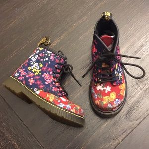 New no box Dr Martens 9T girl